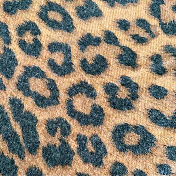 NEW ❗️ Leopard print scarf /shawl - NWT ✨ - Picture 4 of 5